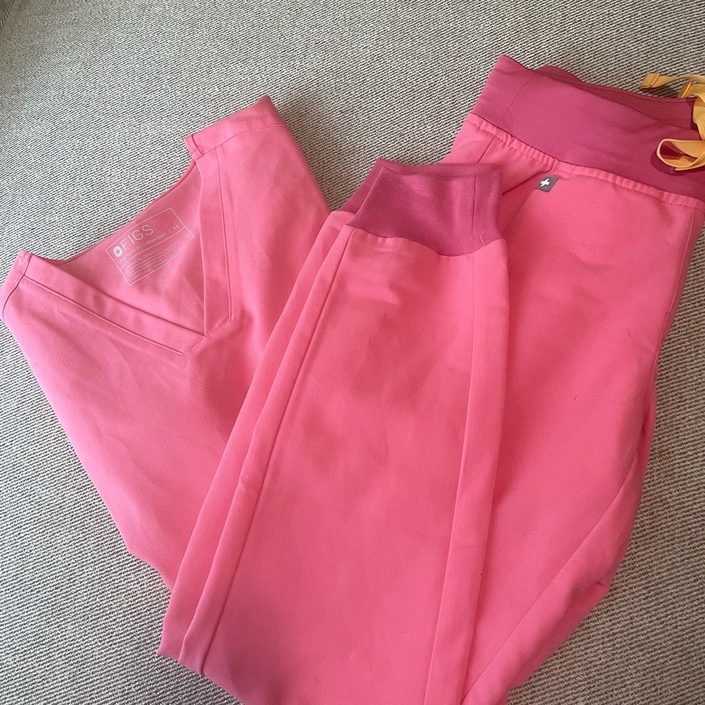Neon pink Figs scrubs jogger SET. Zamora